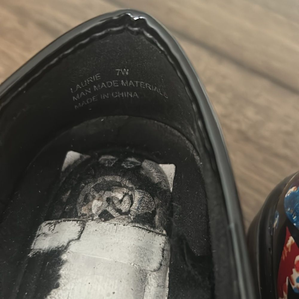 Easy Works By Easy Street Laurie 7 W Clogs Tie Dye Hearts Slip Resistant - Picture 3 of 7